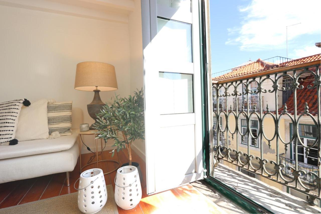 Chic Urban Retreat At Downtown With Balcony & Views, 5th-floor No Lift