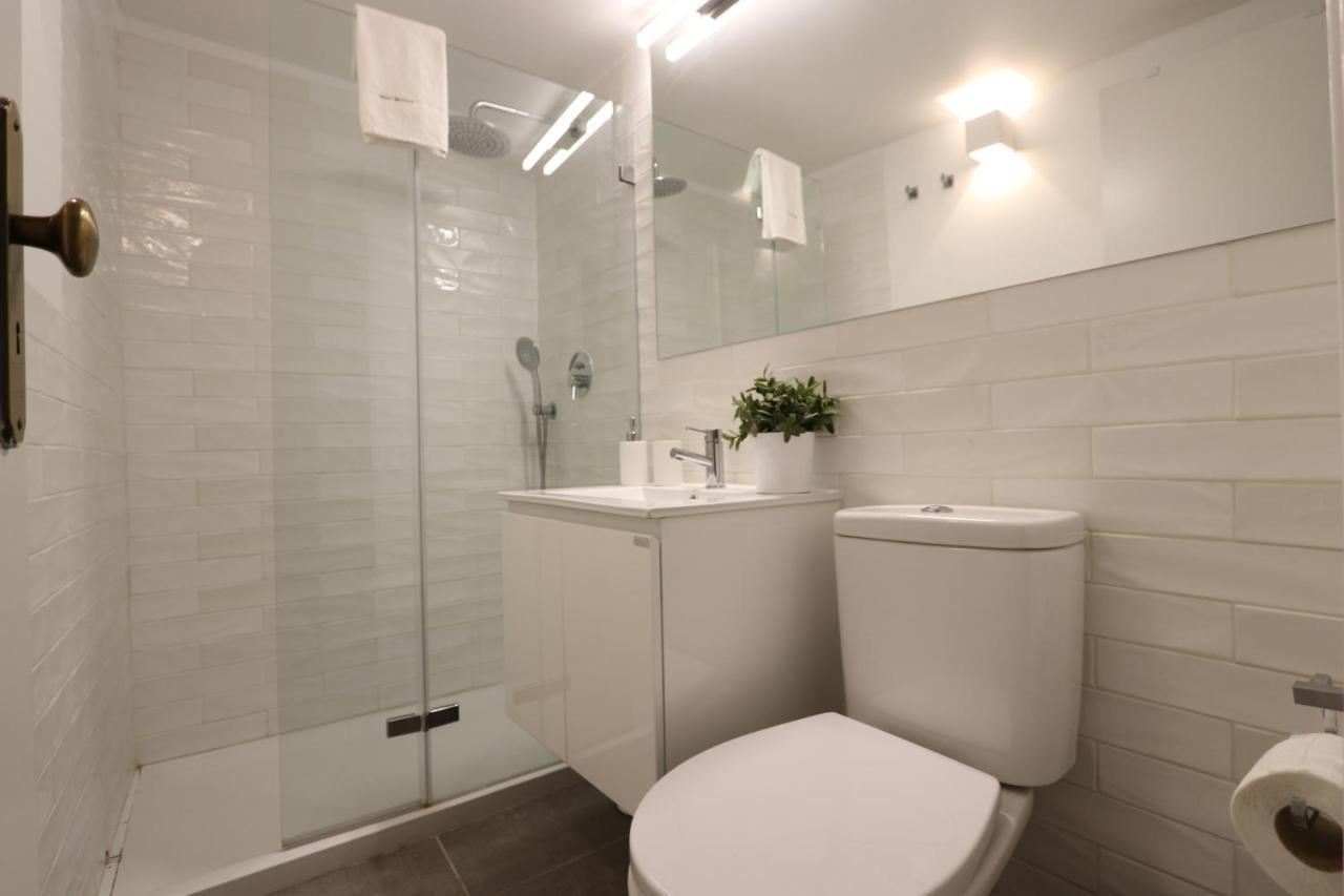 Chic Urban Retreat At Downtown With Balcony & Views, 5th-floor No Lift Lisboa